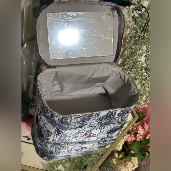 Dior vanity makeup case cosmetic case travel case, with mirror & protective film - Picture 5 of 7